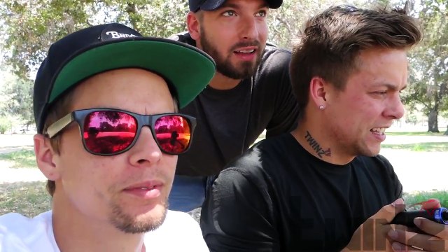 Des hommes essaient de voler un vélo piégé