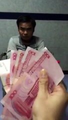 Un voleur de billet de banque bluffe un policier chinois
