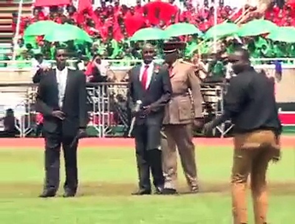 Watch president of Uganda Hilarious Dance in Function