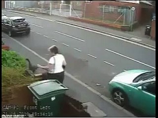 Ce que cette femme va faire a ce chat est choquant !