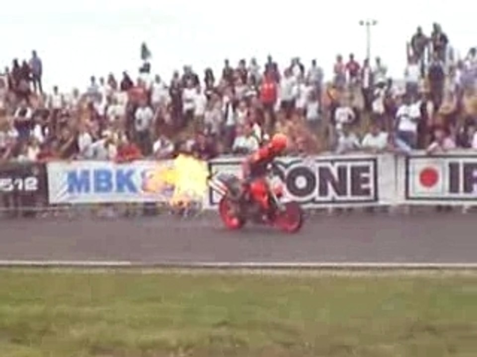 moto en feu