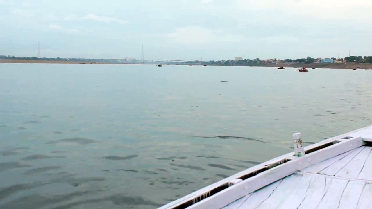 Beautiful Ganga view in Varanasi. [Evening time-lapse version of Ganges]