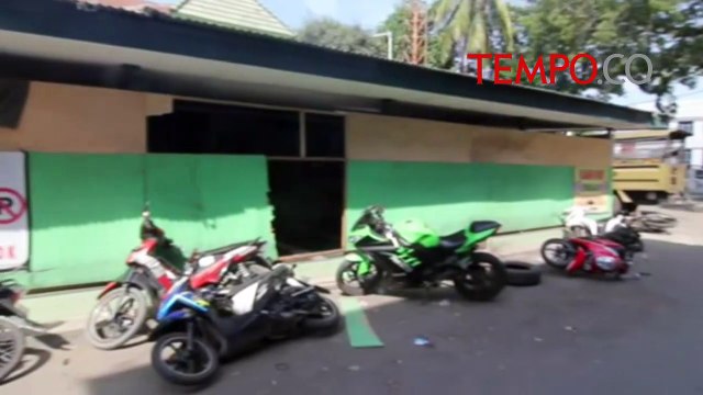 7 Mobil, 50 Motor Rusak, Kaca Jendela dan Pintu Kantor Wali Kota Makassar Pecah