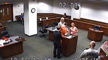 Une juge autorise un prisonnier à voir son fils pour la première fois