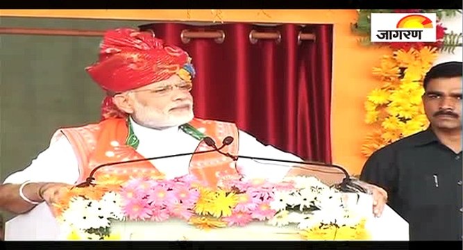 जिन बालकों के हाथ में किताबें होनी चाहिए, उनके हाथ में पत्थर हैं: पीएम मोदी