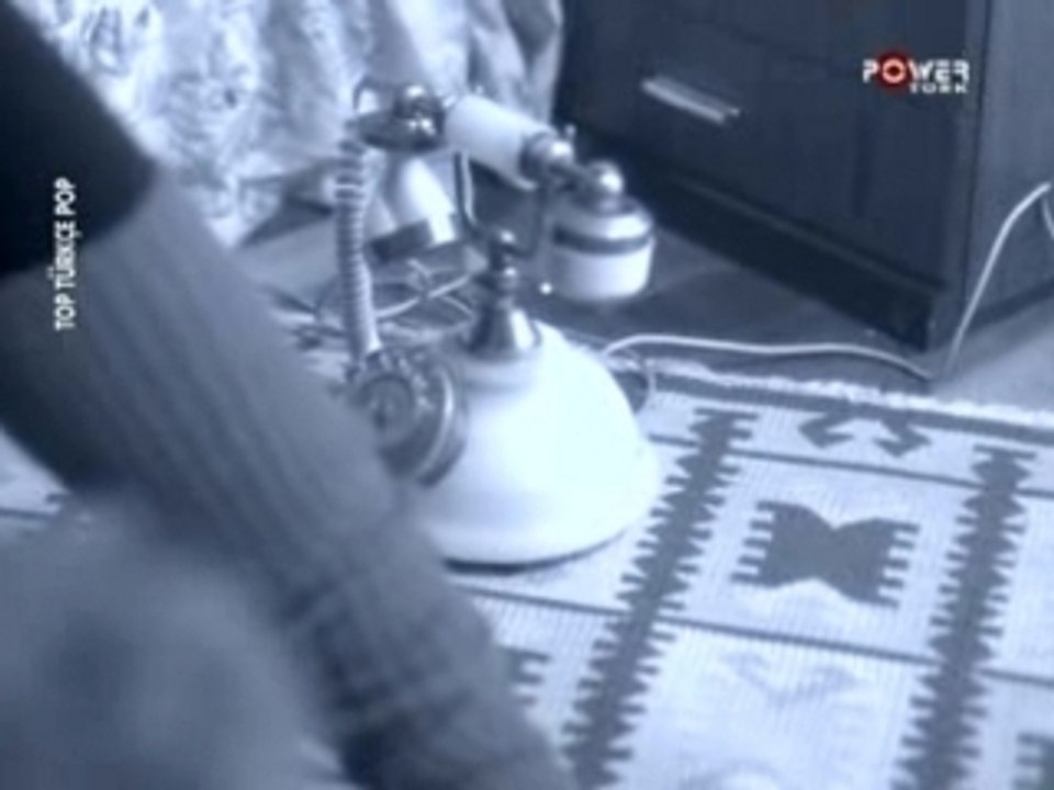 Gülben Ergen - Ayrilmam by Aluxton