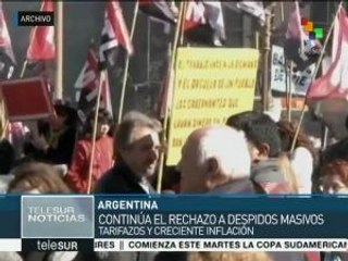 Descargar video: Trabajadores argentinos convocan paro nacional para este jueves