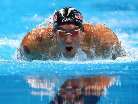 USA TODAY Sports reporter gets 'cupped' a la Michael Phelps