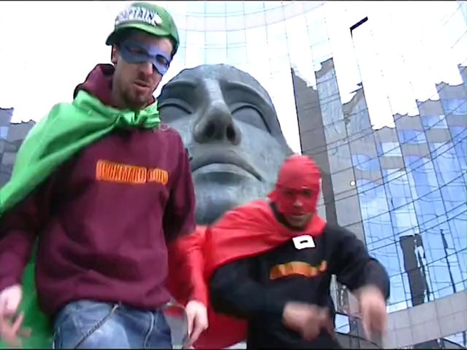 VIVE LE CAPTAIN (CLIP TRAILER 3)