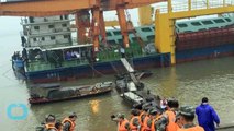 Boat Carrying 450 People Sinks in China's Yangtze River