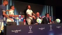 Players Real Madrid ran to the press conference to congratulate Zidane