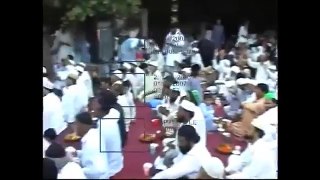 Mere Aqaa Mujh Ko Sambhal Lo - Hazrat Hassan Haseeb-ur-Rehman