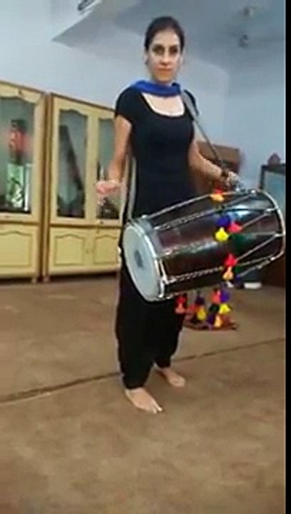 Awesome Dhol by Cute Girl - [EntertainmentOfficial]