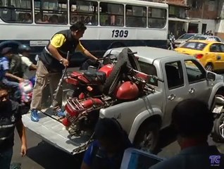 Allanan taller de motos por su dudosa procedencia