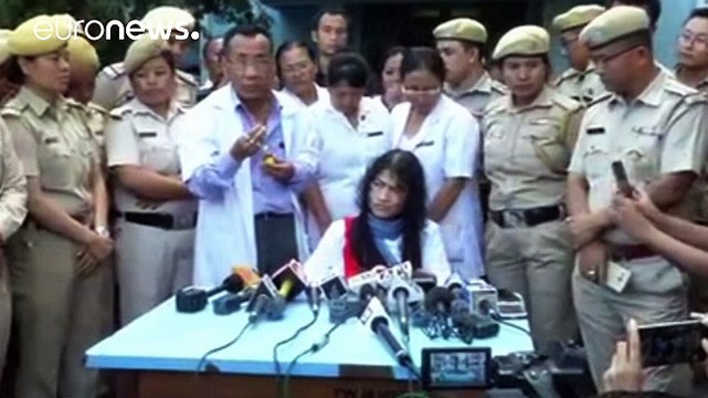 India: militante per i diritti umani interrompe sciopero della fame dopo 16 anni