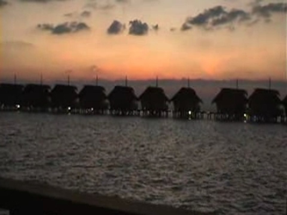 Le lever du soleil aux Maldives