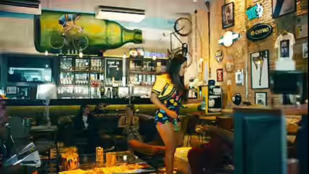 Anitta - Deixa Ele Sofrer (Clipe Oficial)