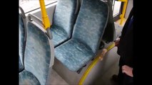 Les sièges de bus sont de vrais nid à poussière... La preuve