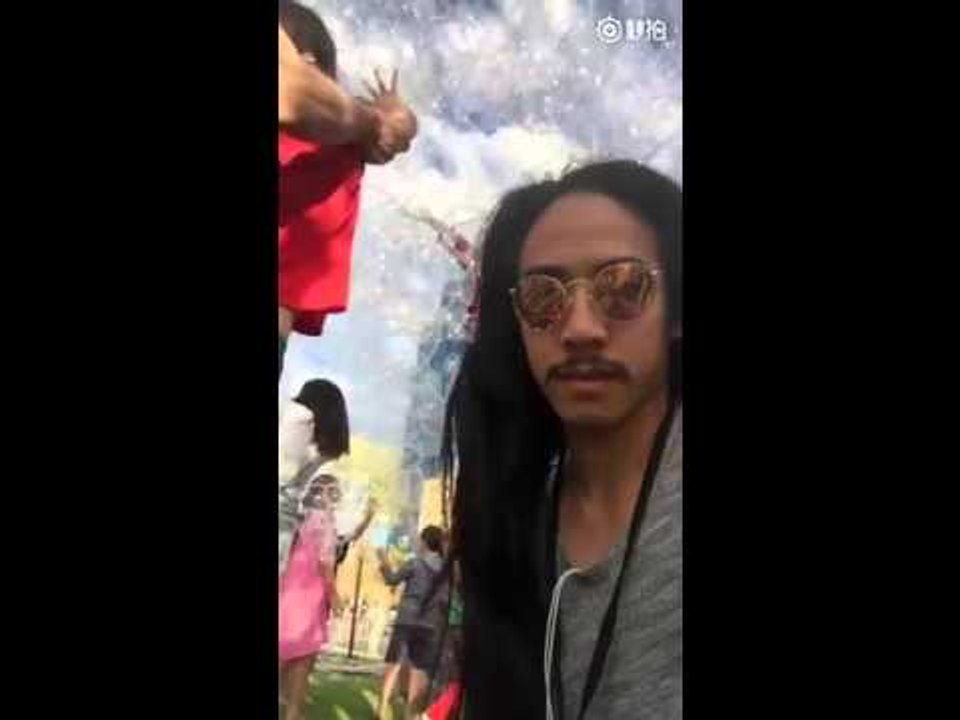 这边风景好美，赶紧录个自拍！哈哈偷笑    来自全球幽默趣事   微博