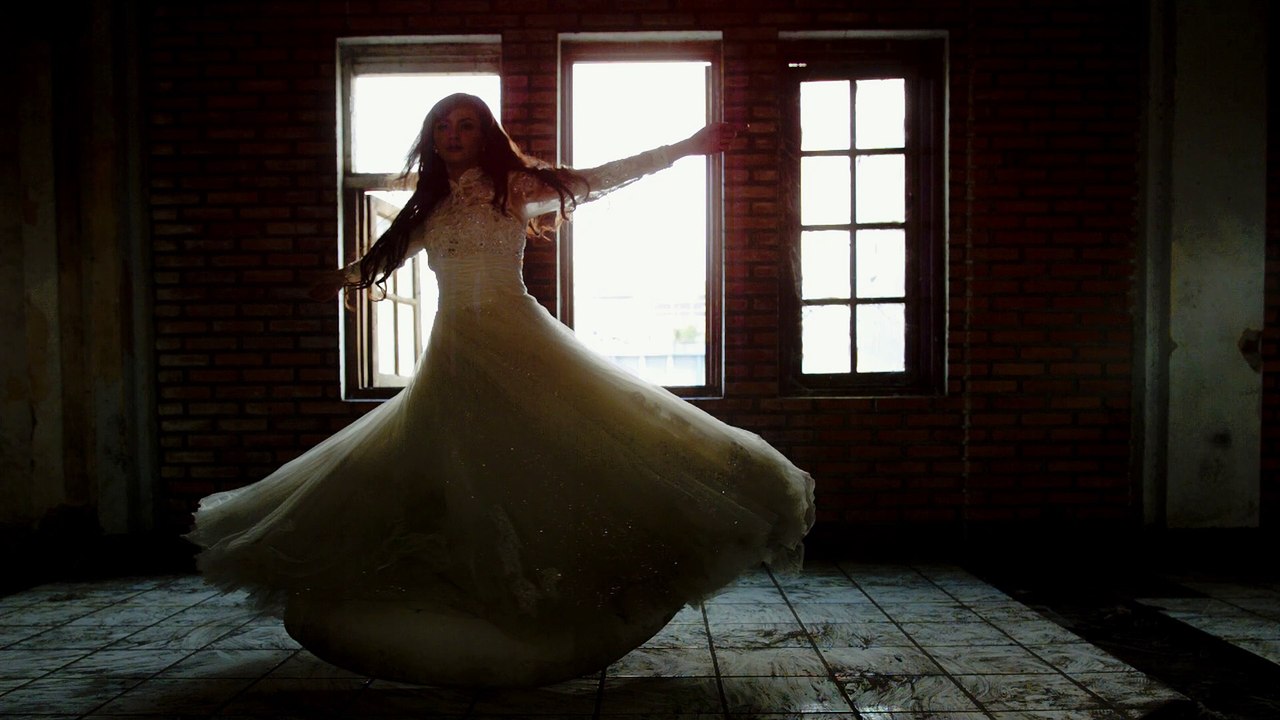 Fashion in Slowmotion - 700 fps