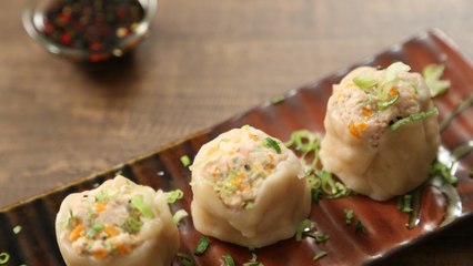 下载视频: Chicken Dim Sum Recipe | How To Make Chicken Momos | The Bombay Chef - Varun Inamdar