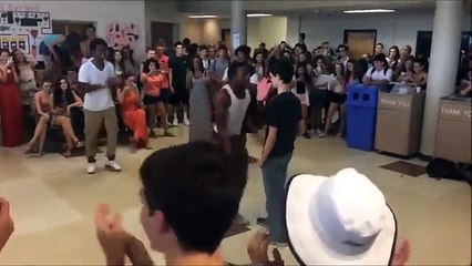 Grosse surprise pendant cette battle de danse