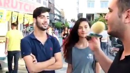 Deniz anası taklidi yapan ilginç genç