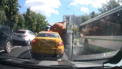 Explosion de la citerne d'un camion hydrocureur