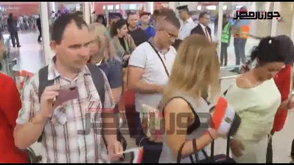 رالمزمار البلدى والتنورة فى استقبال 180 سائحا بولنديا بمطار شرم الشيخ الدولي