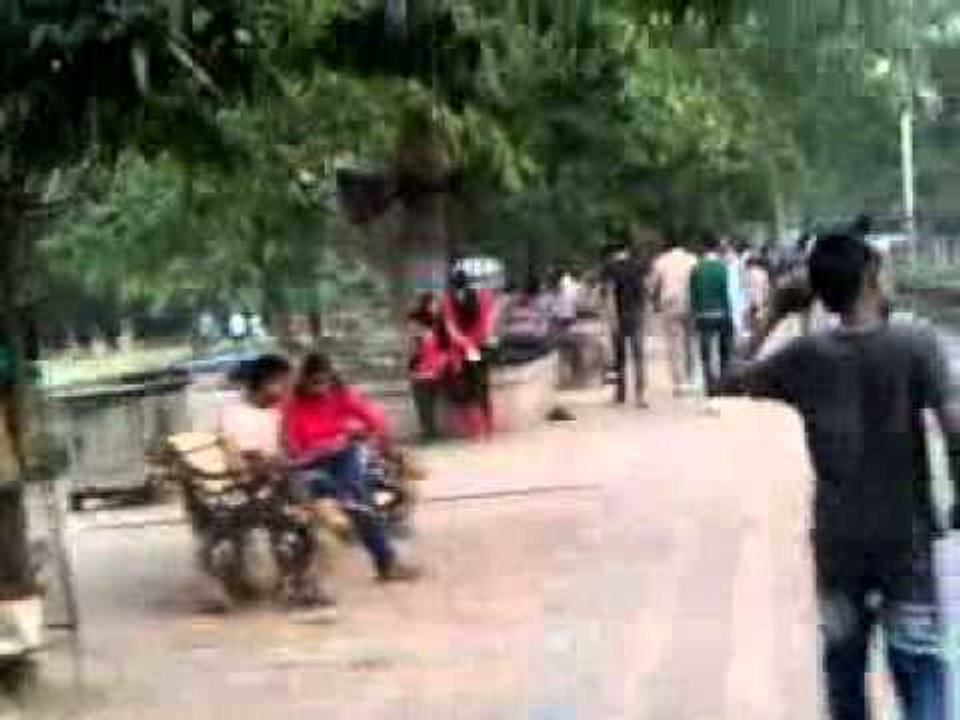 many caple on the road