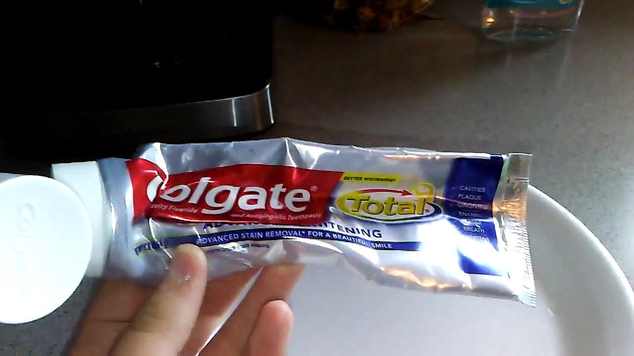 Does toothpaste and hand sanitizer make slime???Lets try it!!!