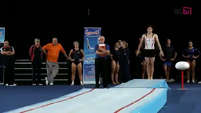 Акробат уровень БОГ )) такого я не видела, как такое возможно.....