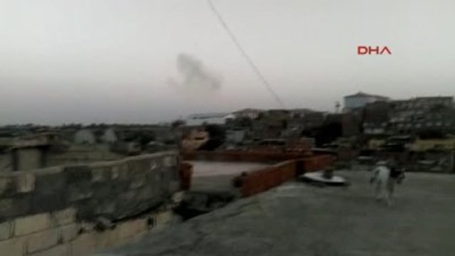 Diyarbakır'da Zırhlı Servis Aracının Geçişi Sırasında Patlama: 4 Sivil Öldü, 4 Polis Yaralı