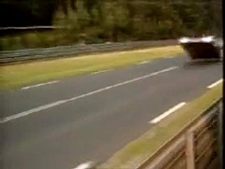 Une voiture s'envole au 24h du Mans