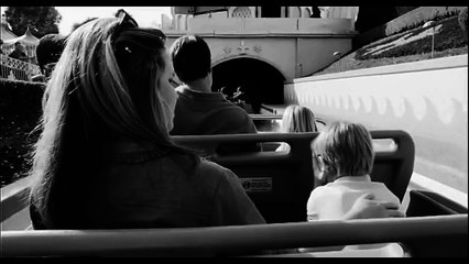 Escape from Tomorrow - Extrait (2) VO