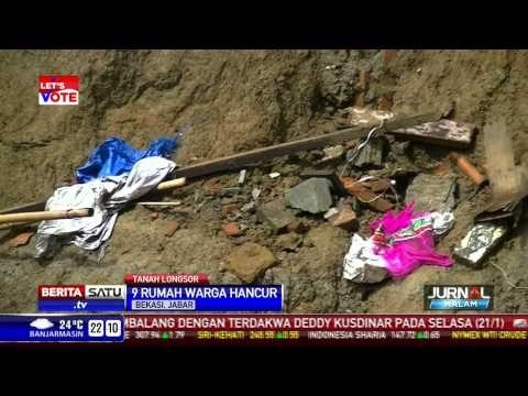 Terkikis Kali Bekasi, Rumah Warga Terbawa Longsor