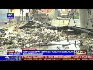 Kolong Jembatan Kalibata Dipenuhi Sampah Banjir