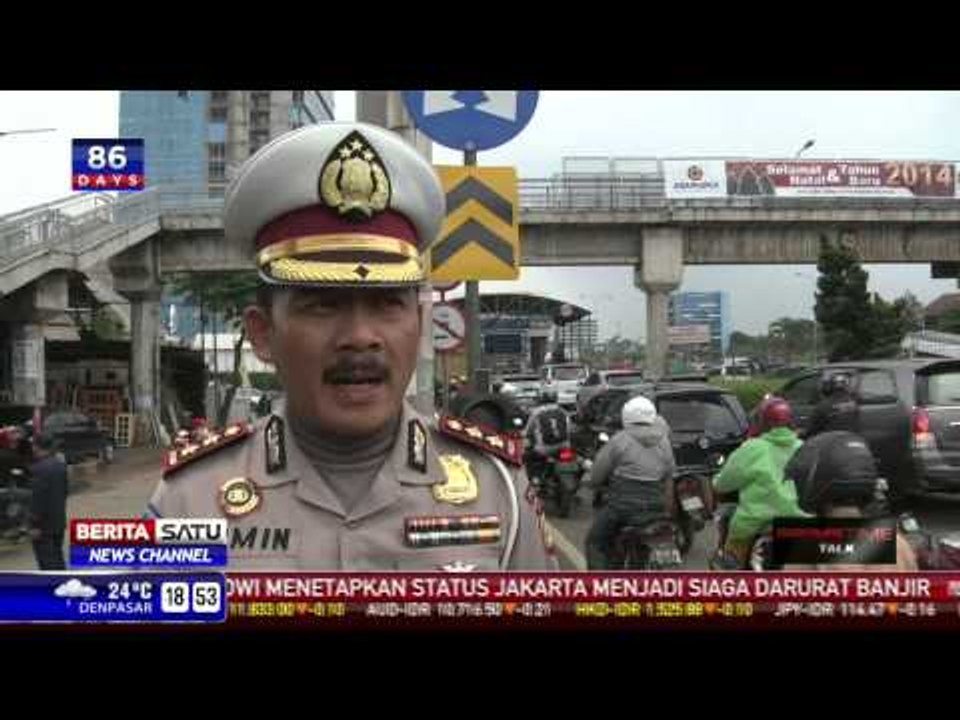 Jalan TB Simatupang Terendam, Motor Boleh Masuk...