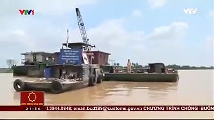 Tp.HCM: Bắt quả tang 1 xà lan cùng nhiều ghe đang hoạt động hút cát trái phép trên sông Sài Gòn.