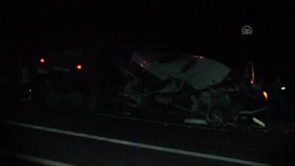 Askeri Araçla Minibüs Çarpıştı: 2'si Asker 5 Yaralı