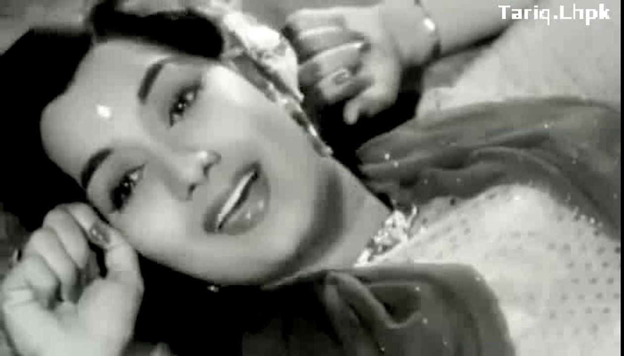 Ae dil mujhe bata de tu kis pe aagya hai woh kon hai jo aakr khwaabon pe=1956