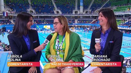 Confiante, mãe de Thiago Pereira canta funk para o filho nad