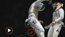 French fencer sees phone fall out of pocket during match at Rio Olympics