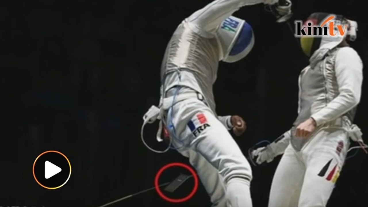 French fencer sees phone fall out of pocket during match at Rio Olympics