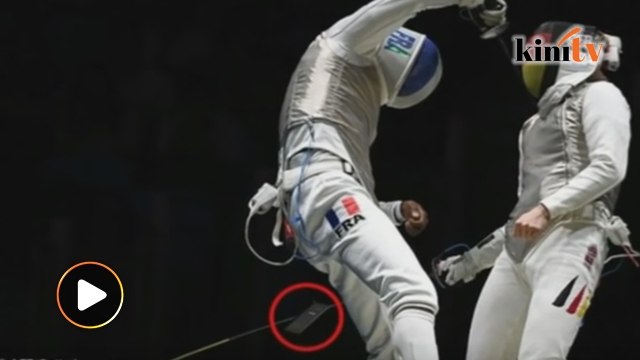 French fencer sees phone fall out of pocket during match at Rio Olympics