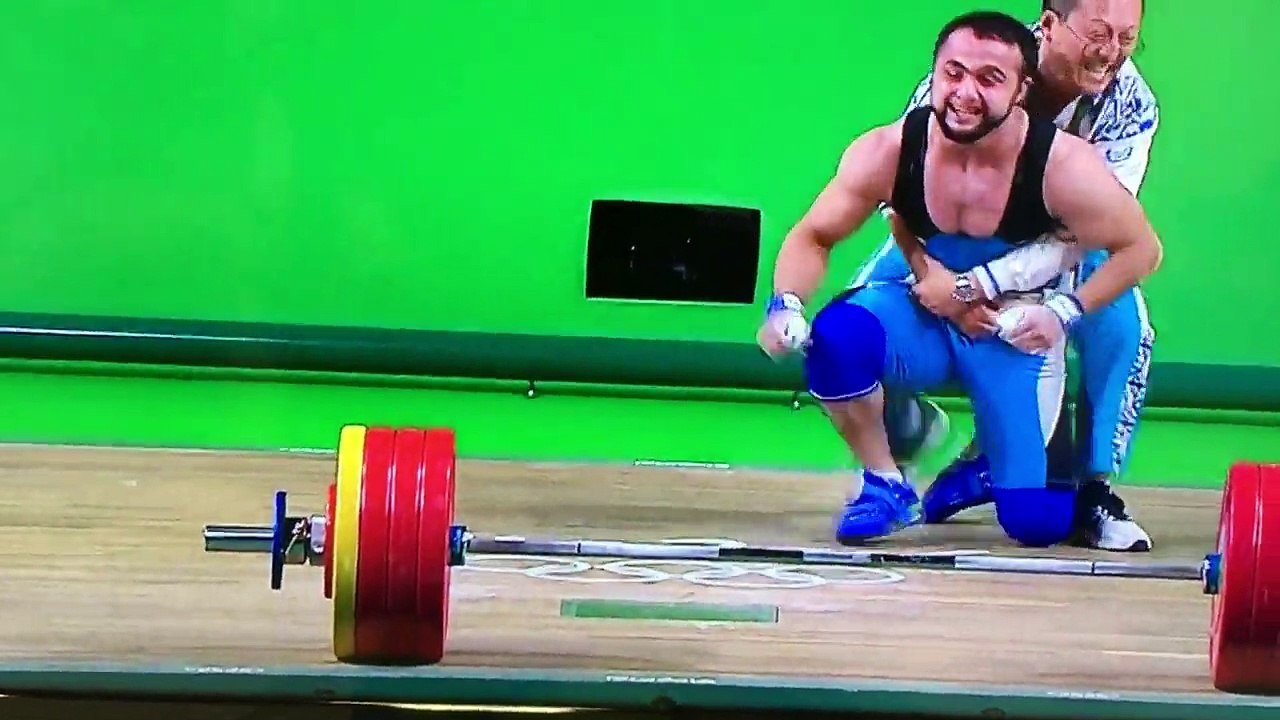 JO2016 - L'haltérophile Nijat Rahimov danse pou...