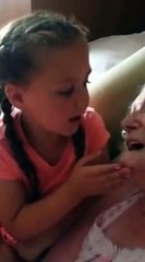 La Abuelita Sufre De Demencia Senil, Lo Que Hace Su Nieta Hace Conmover Toda La Familia