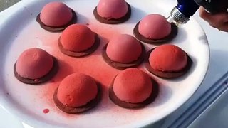 Berry domes - chocolate cocoa butter spray