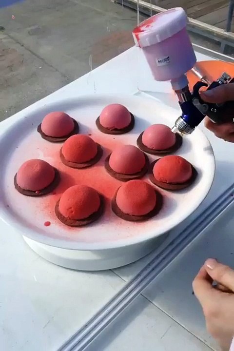 Berry domes - chocolate cocoa butter spray