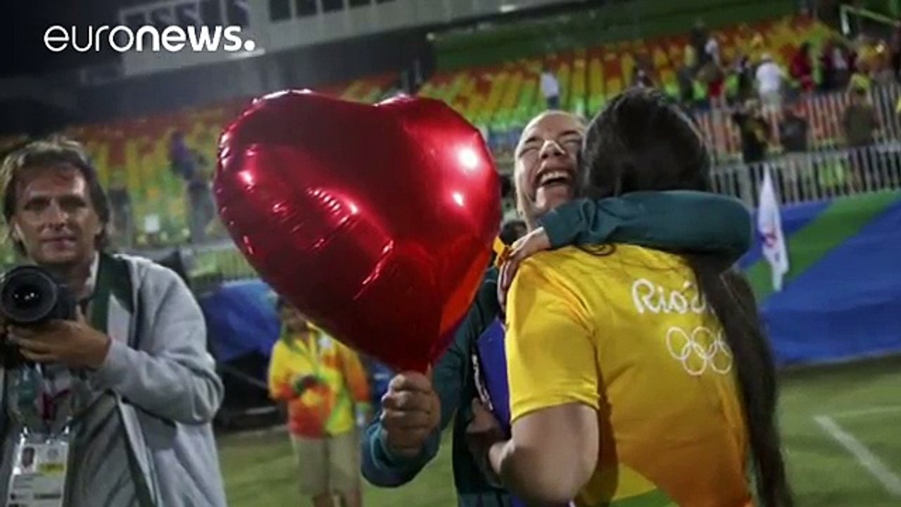 Rio 2016 - deux femmes se disent oui sur un terrain de rugby